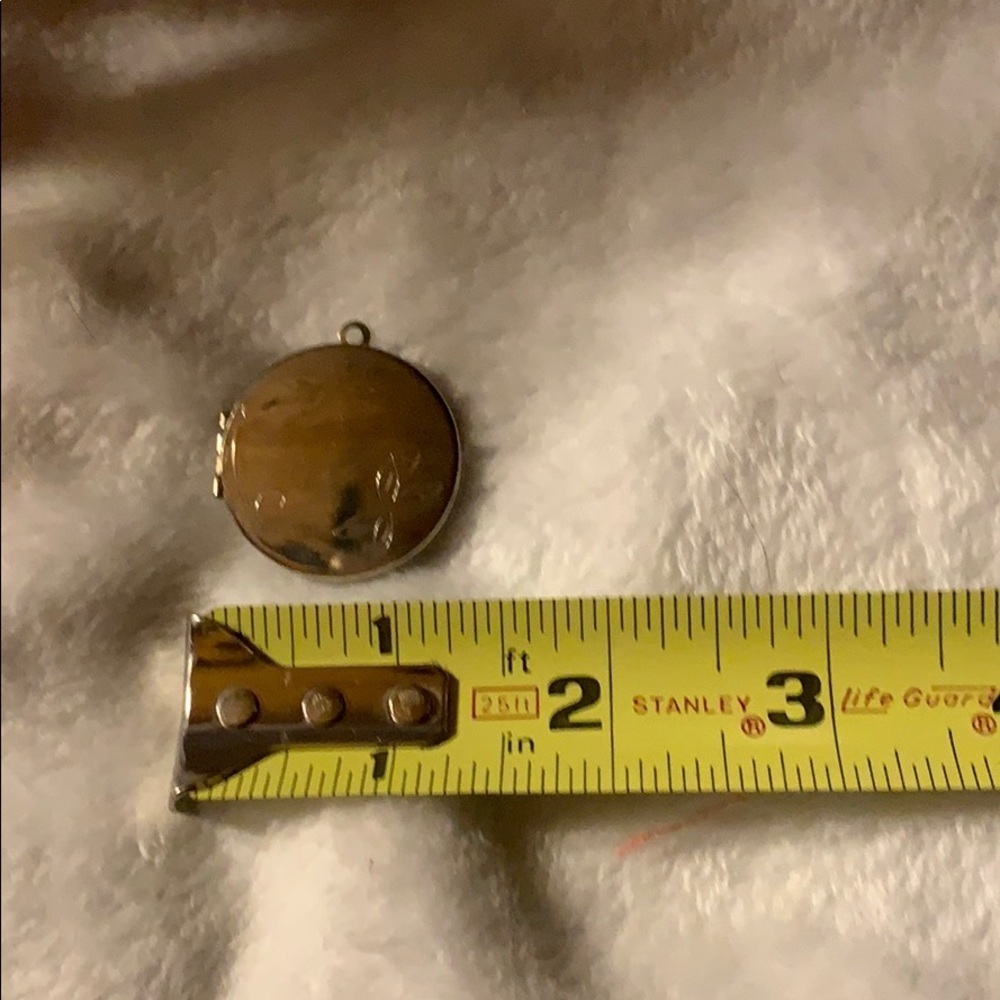 Vintage Etched Locket - No Chain/Just Locket - Picture 6 of 6